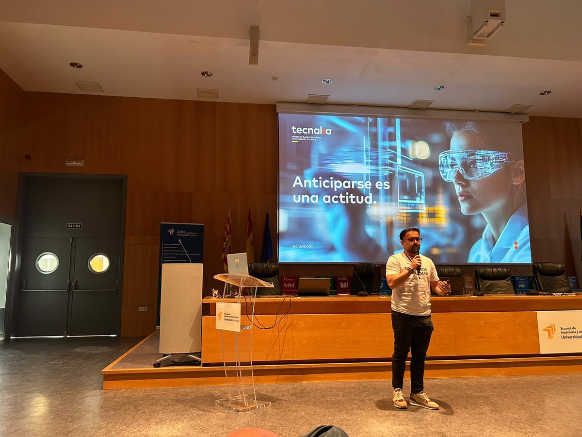 Gabriel__Aznar's tweet photo. Más de 100 chavales han comenzado los Pilares en Zaragoza tratando de resolver una serie de retos propuestos por la NASA en el International #SpaceApps Challenge. Mucho talento y pasión por la ingeniería entre todos estos jóvenes, hay esperanza!! https://t.co/uG0Wm4enta