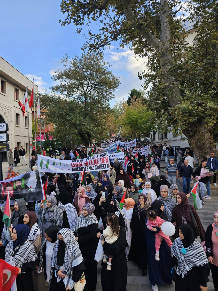 Yüzlerce kişi ile Aksa Tufanı için yürüdük!

Aksa Tufanı Yıldönümü ve siyonistler tarafından gözaltına alınan Sumud Aktivistleri için Bursa'daki EDEP Platformu ve diğer STK'lar ile kitlesel yürüyüş ve basın açıklaması düzenledik.

Taleplerimizi ve Gazze'ye duamızı, siyonistlere