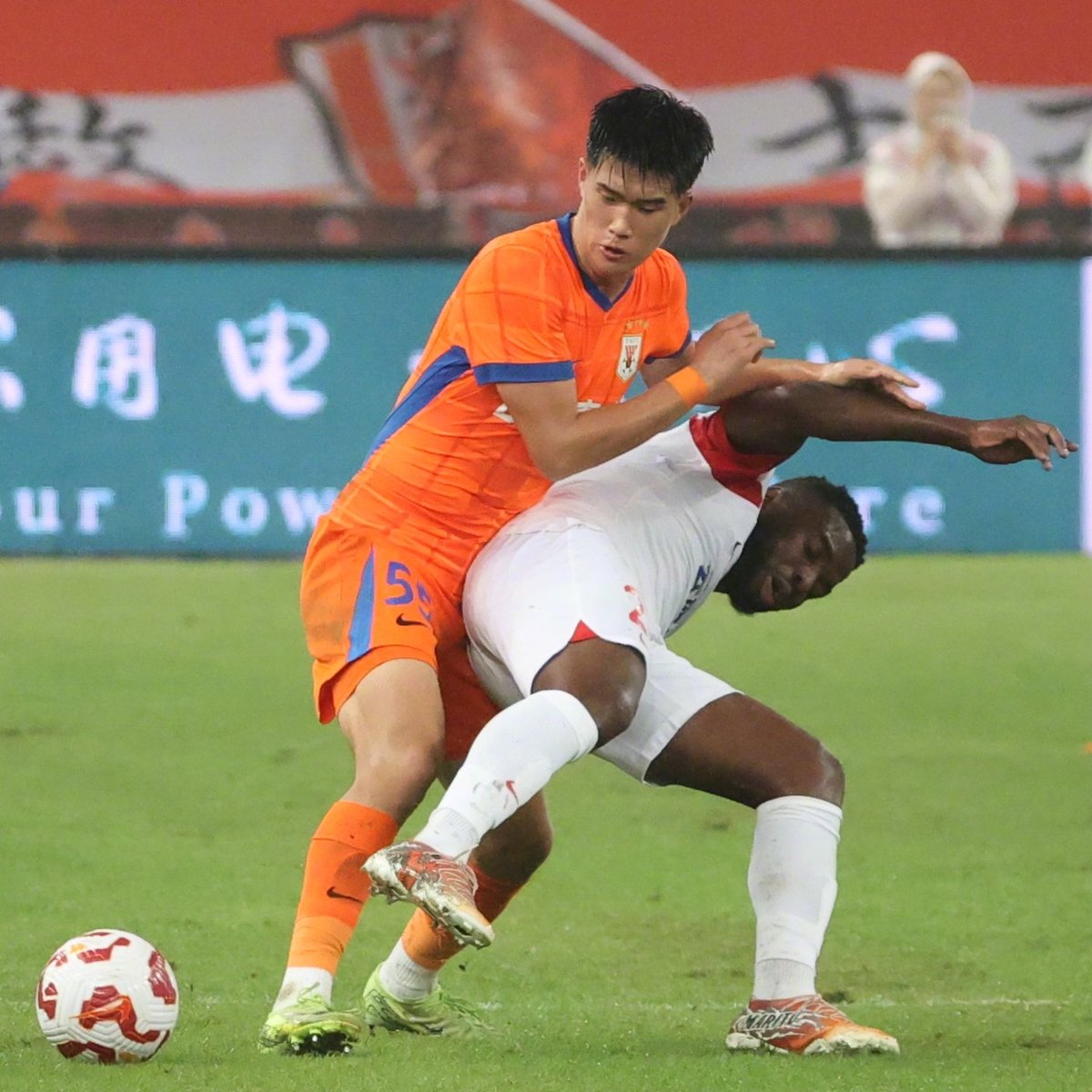 Shandong Taishan e Yunnan Yukun ficaram no empate por 1x1 na partida que fechou a vigésima sexta rodada

Raphael Merkies e Hou Yongyong foram os autores dos gols