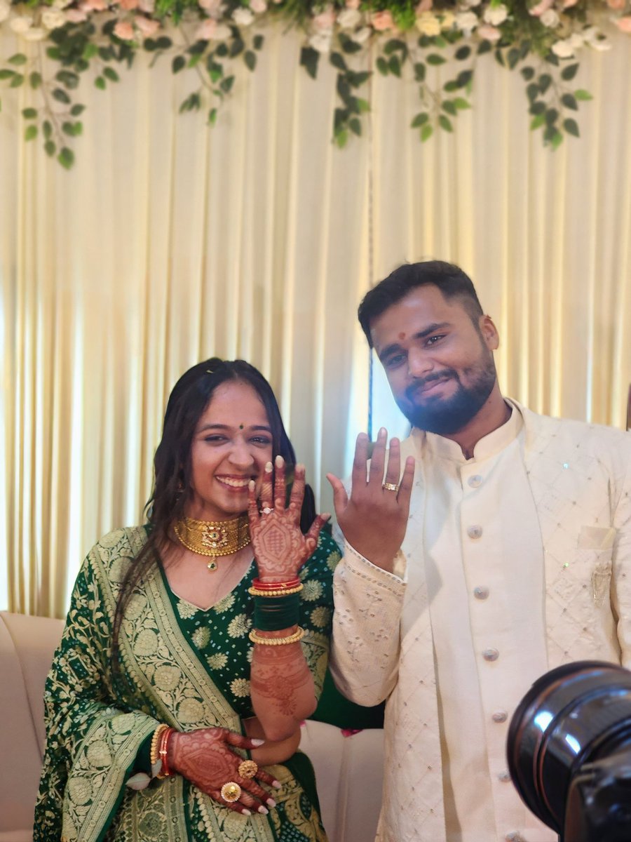 UpiTalks's tweet photo. life update: she finally let me be her fiancé after 6.5 years of being her boyfriend. https://t.co/a71zkhqjPd