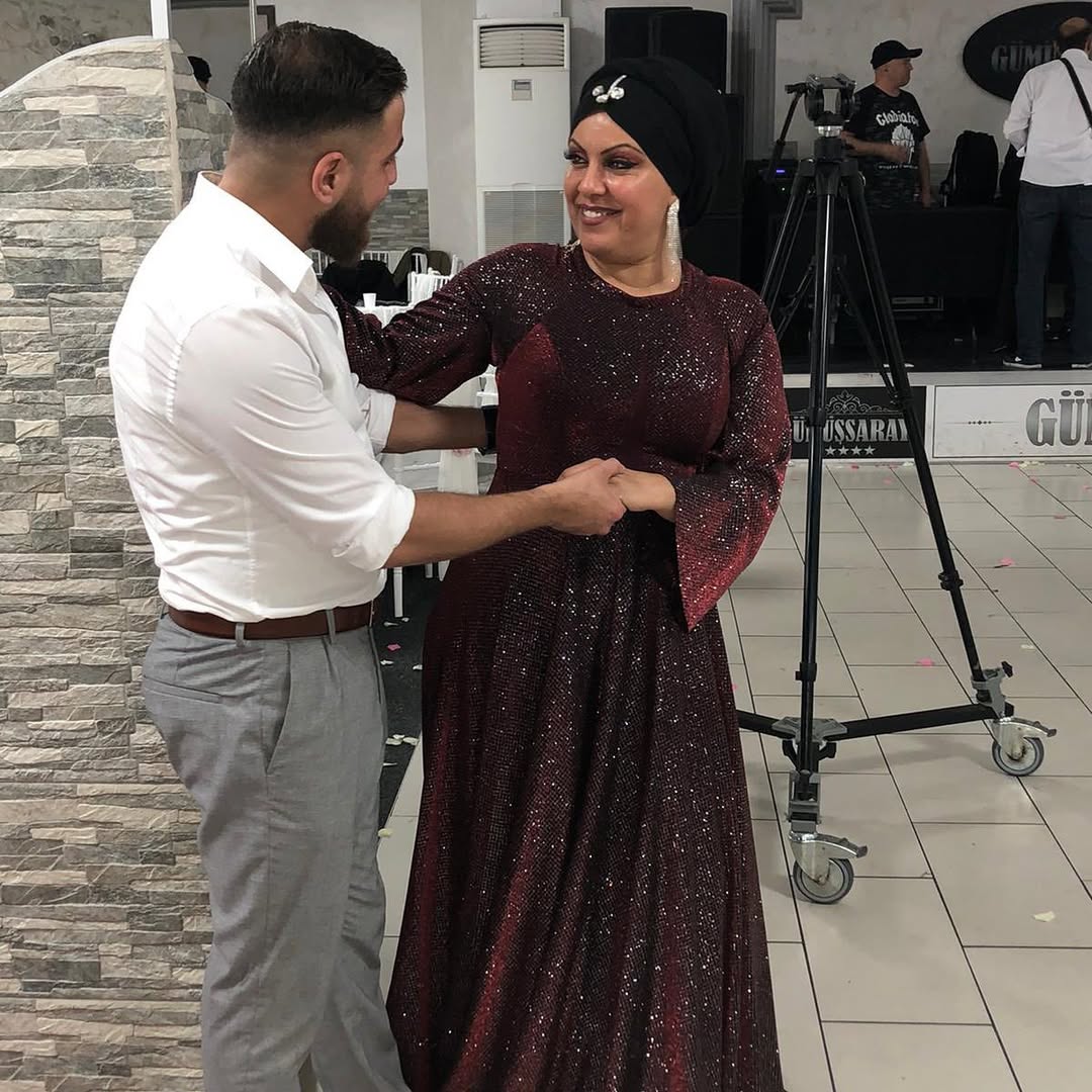 كل احتفال بالذكرى السنوية معك، أشعر وكأننا تعرفنا على أنفسنا لأول مرة. التعليق والفراشات التي أشعر بها في بطني من أجلك دائمة الخضرة، أنت أفضل شيء حدث لي، أنا محظوظ لوجودك في حياتي، أنا سعيد لوجودك.  ❤️💖ذكرى سنوية سعيدة لنا يا حبيبي