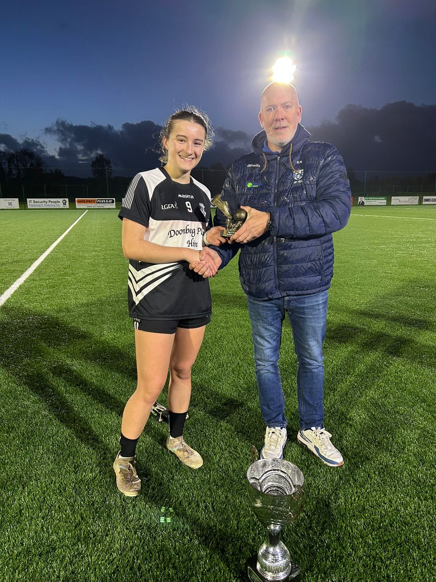 Clarelgfa's tweet image. Intermediate Shield Final – Full Time🏐

@DoonbegLGFA 2-06 
@CooraclareGaa 1-06
Rainy conditions in Clarecastle didn’t dampen the spirits as both sides served up a cracker of a game! 🌧️🏐

Player of the Match went to Doonbeg captain Lauren Conway