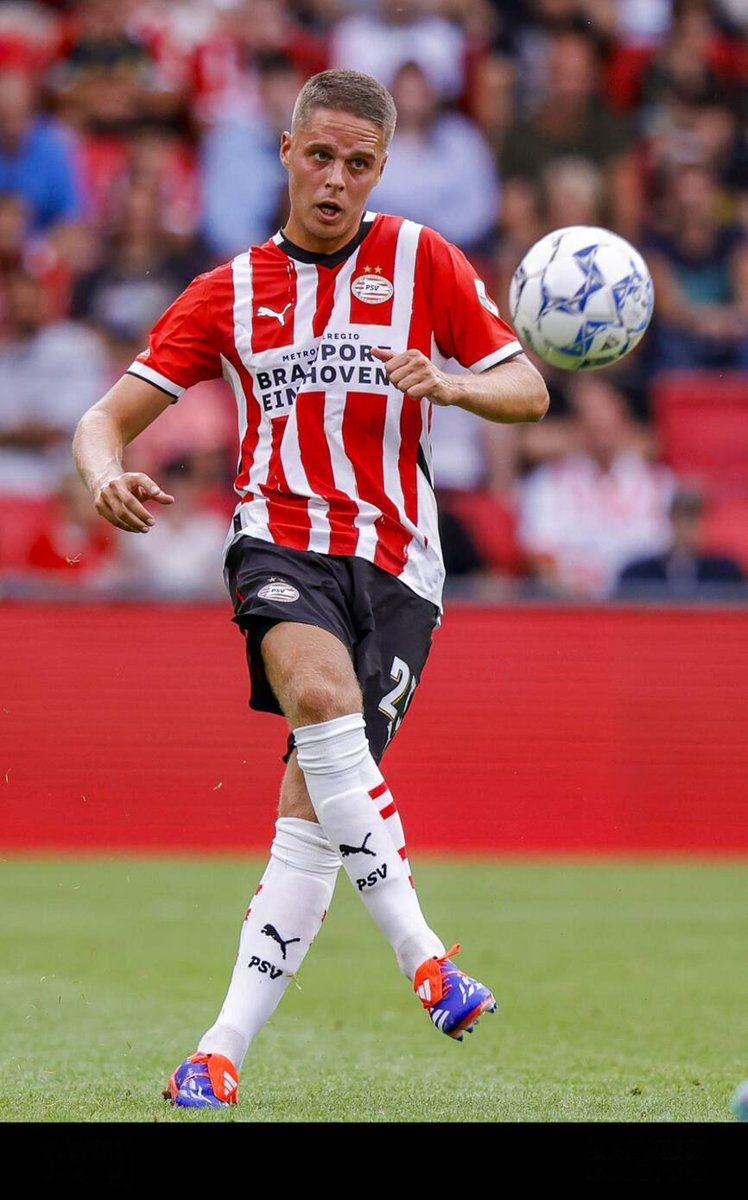 temporarily_su's tweet image. Iedereen liep te zeiken over Veerman. Behalve Maät. Die zag het allang.

Koeman heeft geen lef. Bang voor de Randstadmedia.

Zonder Veerman stond PSV nu gewoon 6e.

Wat hij laat zien is absurd. Legende.

PSV is allang kampioen.

#PECPSV