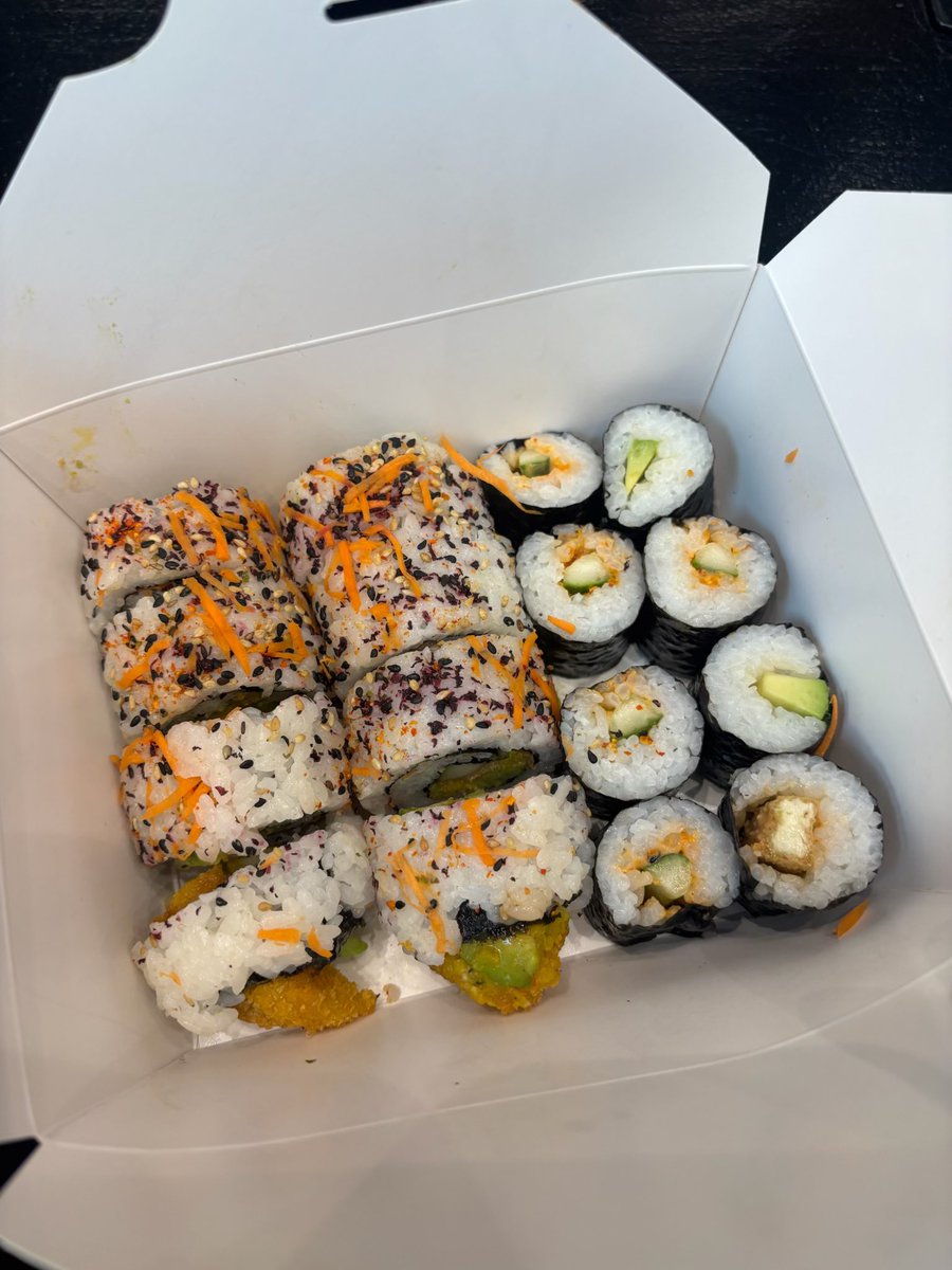 veggie sushi making! 🍱