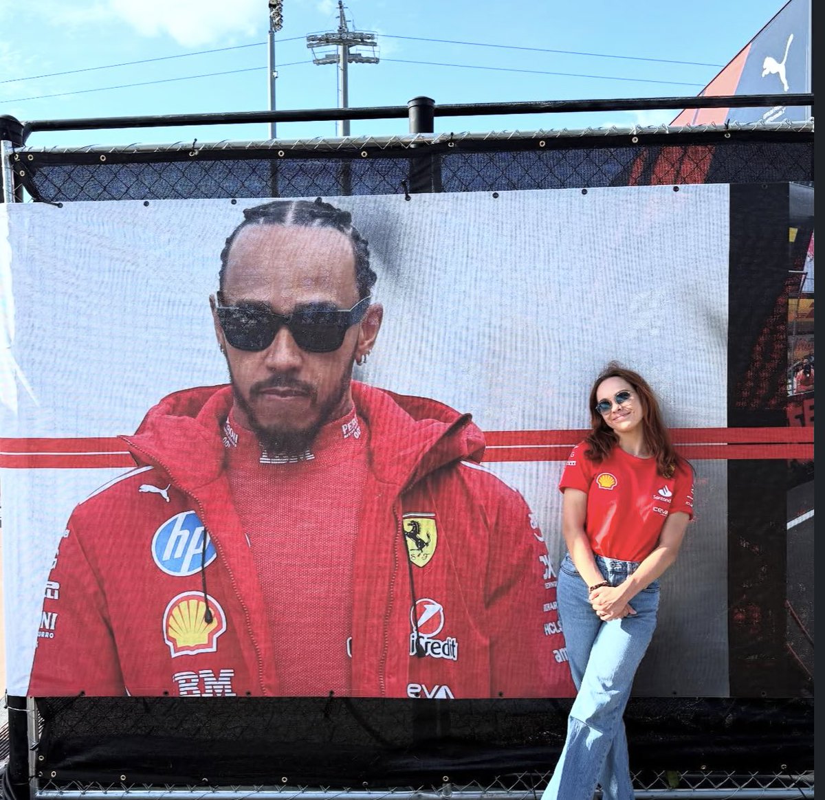xixclarkey's tweet photo. ALEXIS IS A LEWIS FAN??? https://t.co/8pWNS98sIf