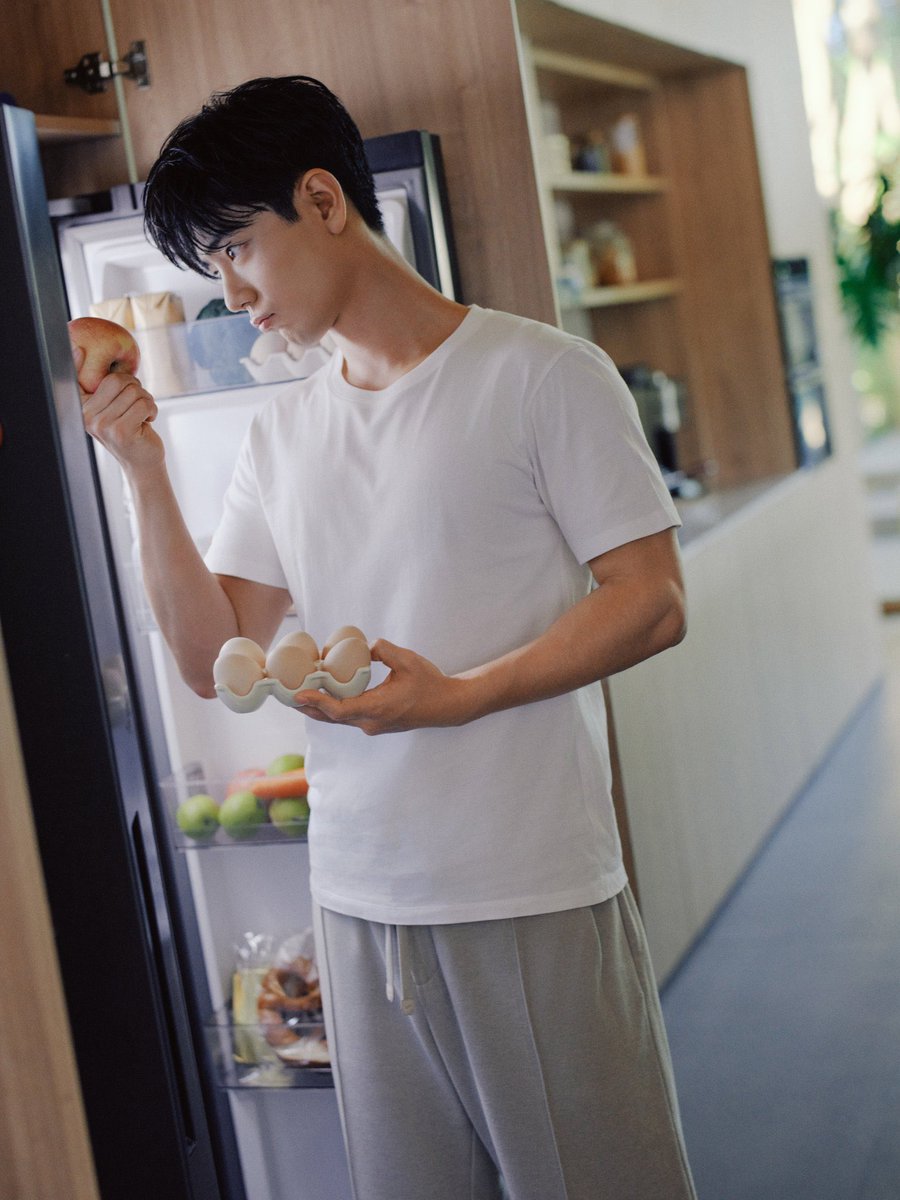 UntamedVamp's tweet photo. The vibe is a sweet birthday dinner at home, then the morning after he’s digging in the fridge to cook his date breakfast 🥺 #XiaoZhan33rdBDAY https://t.co/TRHNS55ApY