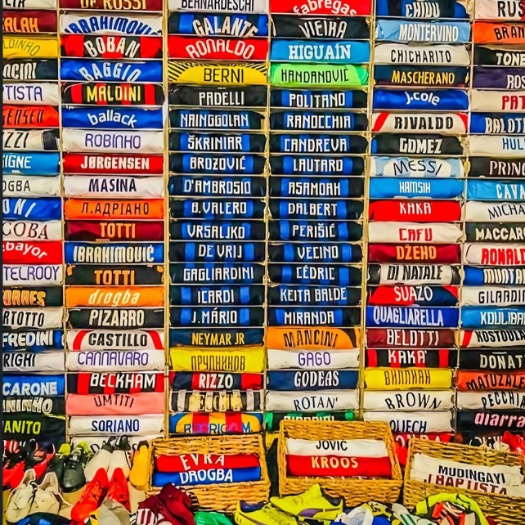 eurofootcom's tweet image. ๐ฎ๐น๐ Luciano Spalletti has one serious football kit collection! ๐โจ