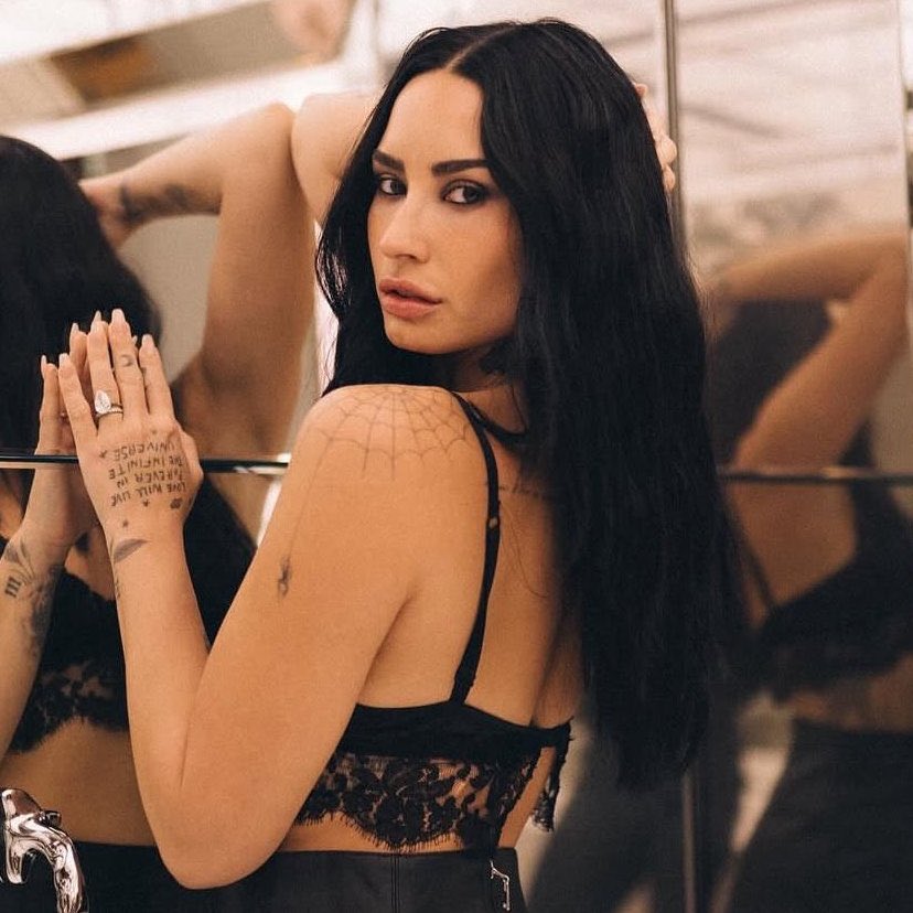 paulotuiita's tweet image. a tatuagem é o charme