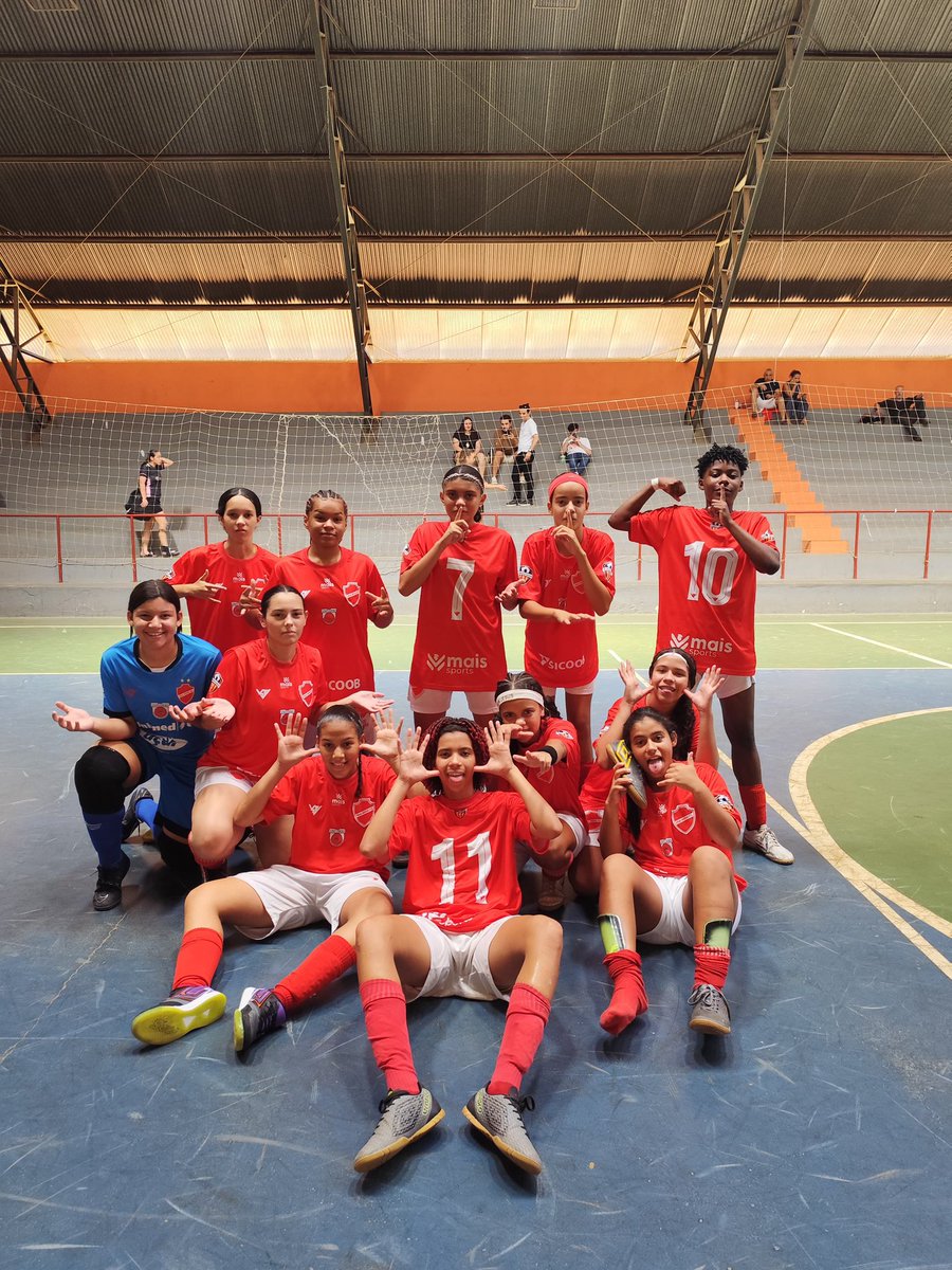 vilaolimpicos's tweet image. Final de jogo Goiano Futsal sub-15

DEU VILLLAAA 🇦🇹

Vila Nova 5 x 2 Anápolis 

⚽️⚽️ Keane
⚽️ Sophya
⚽️ Fernanda
⚽️ Geovana

#TimeDoPovo #BaseForte #Futsal