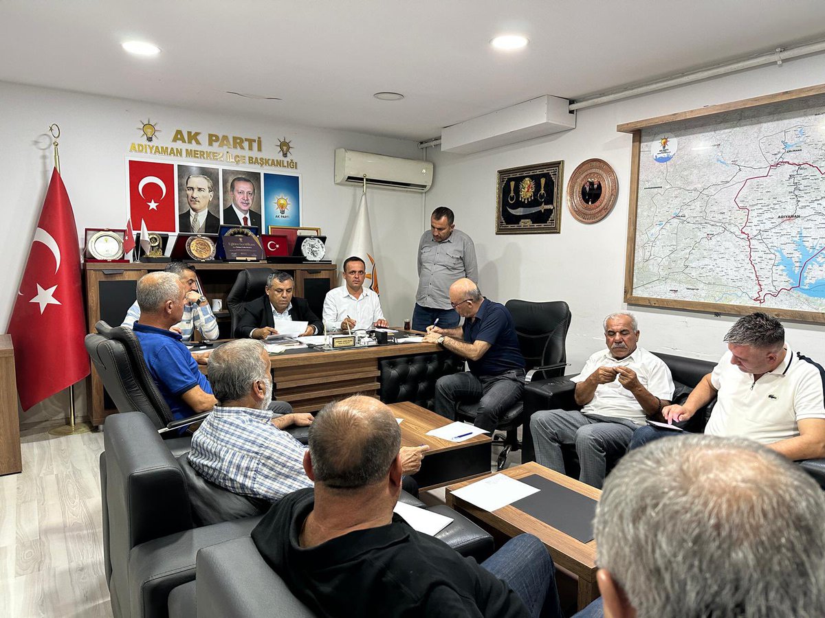 📍 Cumhuriyet Mahallesi

Sandık bazlı üye çalışmamız kapsamında bu hafta Cumhuriyet Mahallesi Teşkilatımızı ve mahalle yönetimimiz ile partimizde  üye çalışmalarımıza start verdik. 💪

Bu çalışmalarla birlikte AK Parti ailemizi daha da büyütüyor, Sayın Cumhurbaşkanımıza olan
