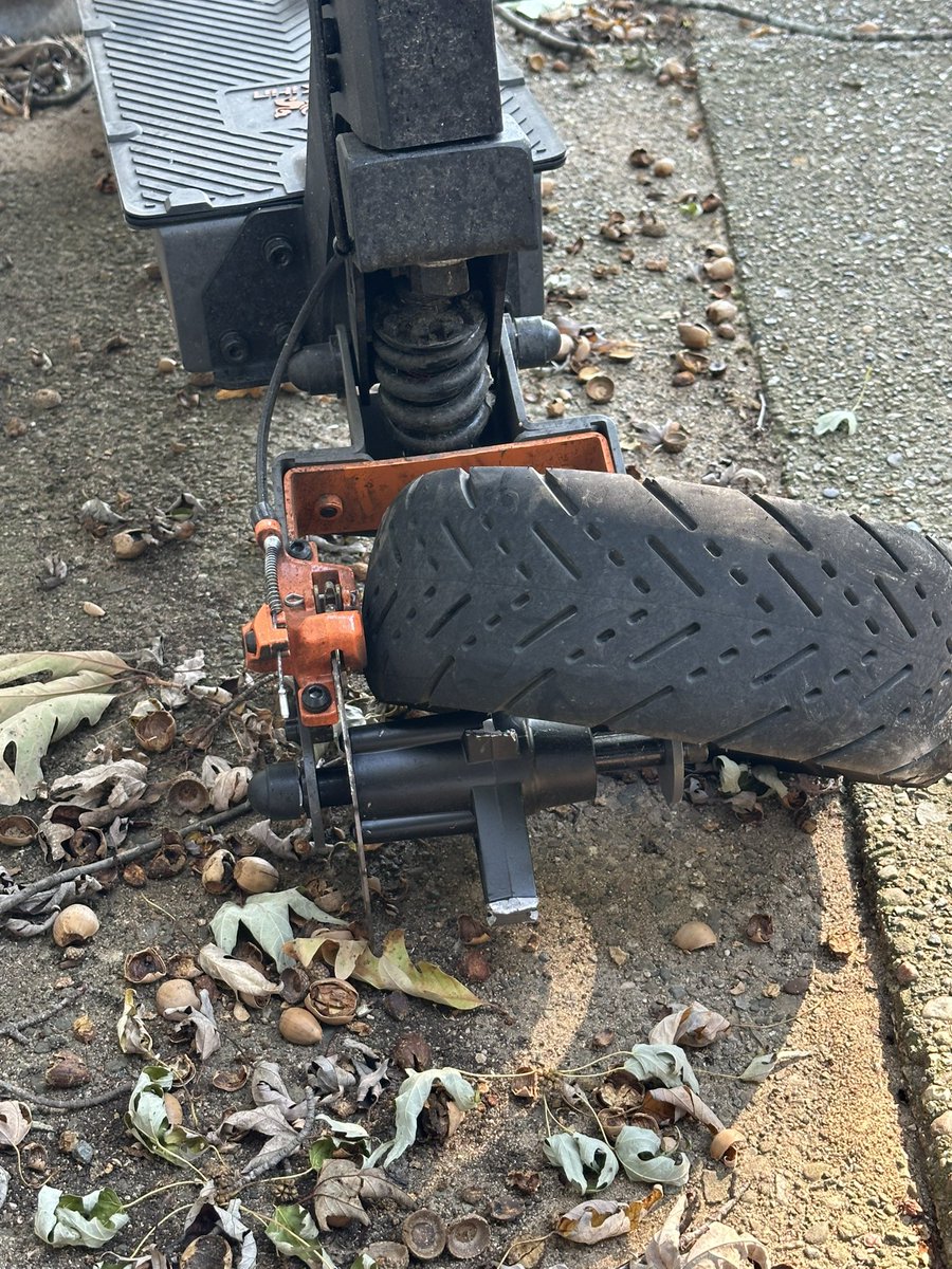 HeyTerezi's tweet photo. Got into an accident while riding my scooter out to the store. It’s not just a fun thing, this is my ride to work, getting meds, food, all of it. I’m looking into replacement parts and repair shops. If you can help out, I’d appreciate it so much.
https://t.co/BQEUaQbrXW https://t.co/plxmayjTWP