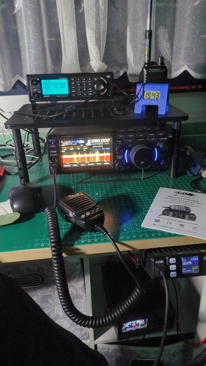 PeoplepixU's tweet image. A quick scan around before I retire for bed. #radio #shortwave #hamradio #uniden #amateurradio