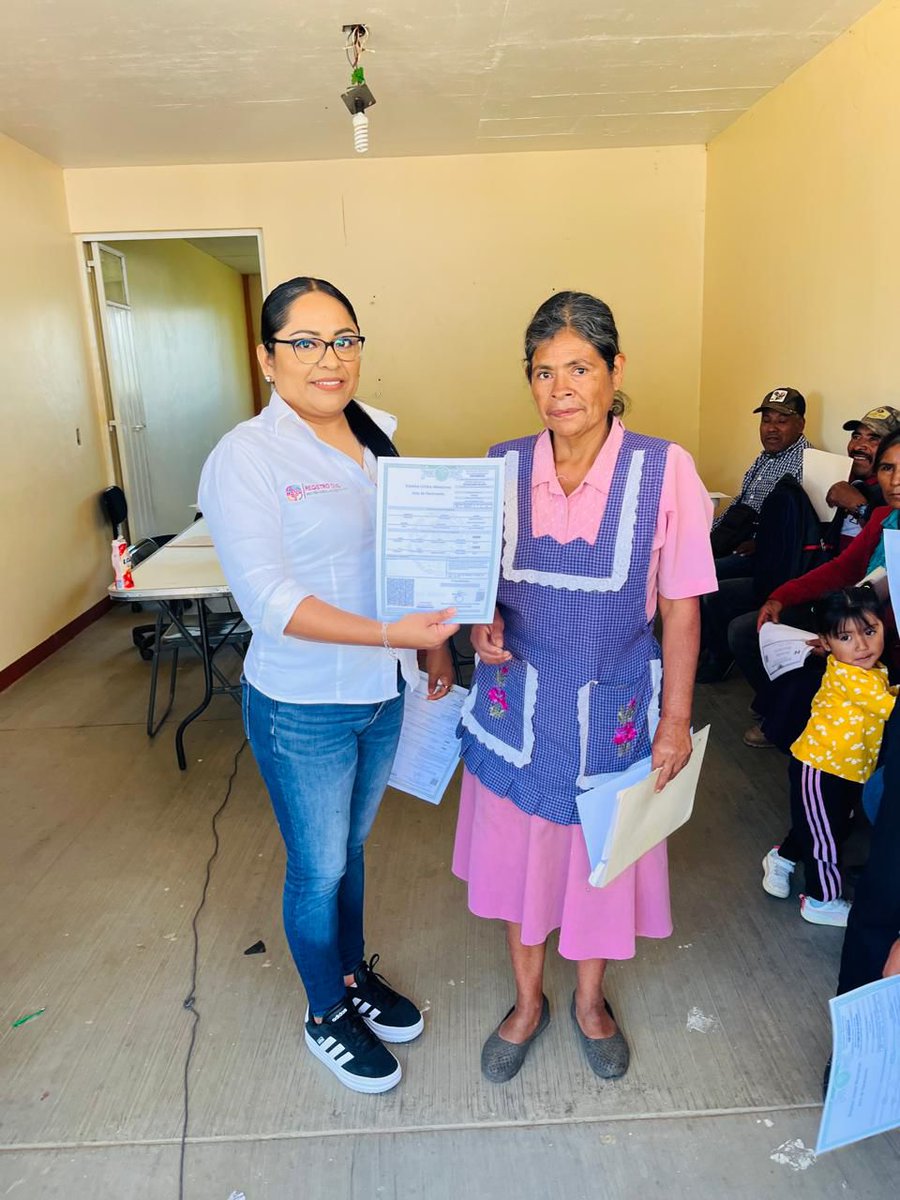 RegCivil_GobOax's tweet photo. La #PrimaveraOaxaqueñaFlorece 🌸 con identidad para todas y todos.

El @RegCivil_GobOax llevó servicios gratuitos a Santo Domingo Nuxaá, acercando actas y asesorías a las familias de la región Mixteca. 💚

#RegistroCivilCercaDeTi
#GobiernoDeOaxaca https://t.co/bMAsCpKvha