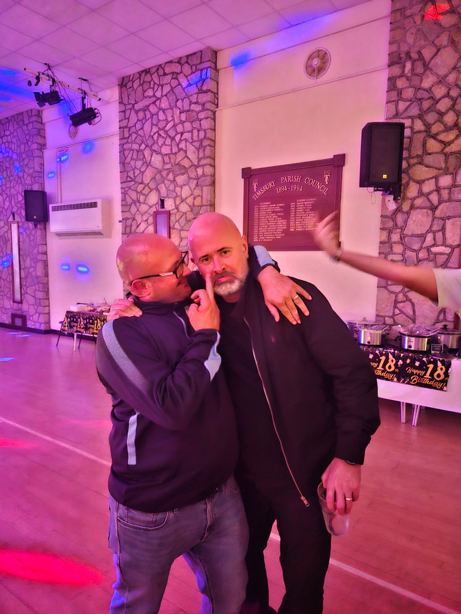 1-0 loss for the firsts today - not deserved, the lads played really well and should have at least forced a shootout 🩵

MOTM - Mark Andrade

DOTD - Iwan Tudor

Iwan had escaped by the time of the photoshoot so assistant gaffer stepped in