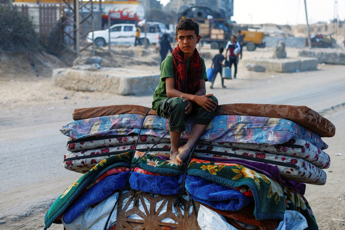 Trump'ın Gazze planı Hamas'ı ortadan kaldırırken, İsrail cephesi, planın detaylarından oldukça memnun. Garip olan, İsrail'i memnun eden barış planının, Türkiye'deki Hamas destekçisi kesimi de memnun etmiş olması ! Ya 2 ayrı plan var ya da bizimkiler eldekini çok yanlış anlamış!