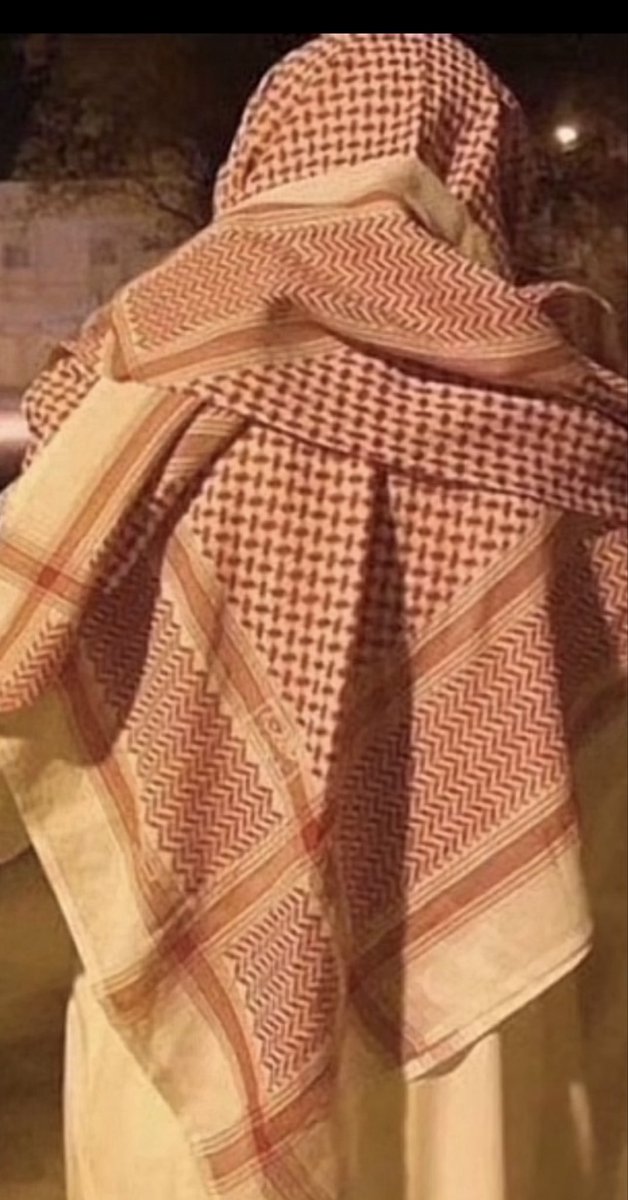 راح مني أبوي ..واجر من بعده انين 
واظلمت دنيا بعده والحياه مظلمه
 
بعده استوطن الحزن في قلبي الحزين 
ووالله اني لاصيح .. لولا انني مسلمه 

هلت دموعي بفقده من اشغاف الوتين 
ويعرف الفقد ويحسّه كل من يعلمه  

اااه يا جرح المفارق خاصة بعد اليقين
ان محبوبك كنت آخر شخص قد كلمه
🖊️زوز 💔