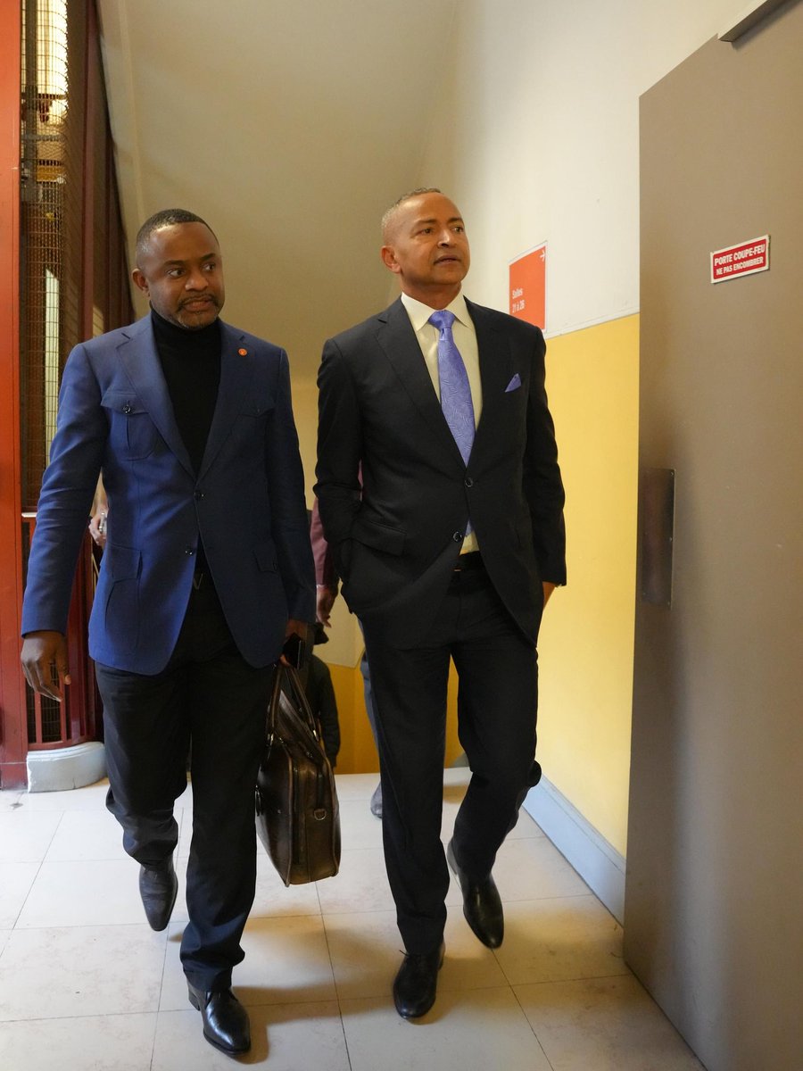 SalomonKalonda's tweet photo. Avec @Moise_Katumbi ce samedi à Paris pour une conférence au sein de la très prestigieuse Grande Ecole de @sciencespo. L'occasion de plaider pour le développement de l'#agriculture, indispensable pour la sécurité alimentaire comme pour l'emploi de millions de jeunes partout en #Afrique.