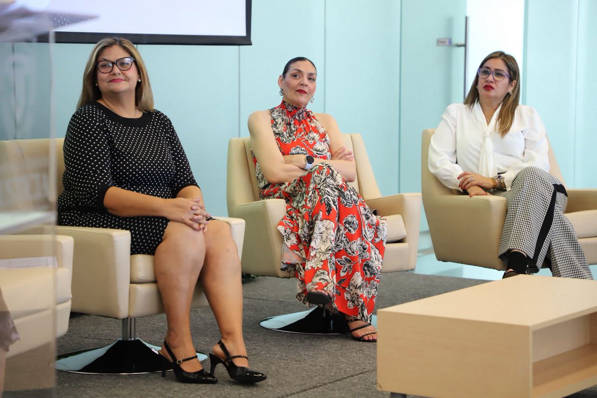 Se contó también con la presencia de Karla Olvera y Perla Gutiérrez, secretaria y tesorera de #AMCEE; así como las asociadas <a href="/YankoDuran1/">Yanko Durán</a>, <a href="/madeleyn3/">Madeleyne Figueroa</a> y <a href="/FrydaLicano/">Fryda Licano</a>.