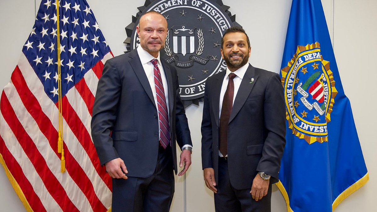 🇺🇸 FBI JUST BLEW UP A MADURO-LINKED MONEY LAUNDERING RING

The FBI indicted Arick Komarczyk and Irazmar Carbajal in Florida for quietly flipping Venezuelan bolívares into U.S. dollars through fake companies and banks that make “Wolf of Wall Street” look like amateur hour.

<a href="/FBI/">FBI</a>