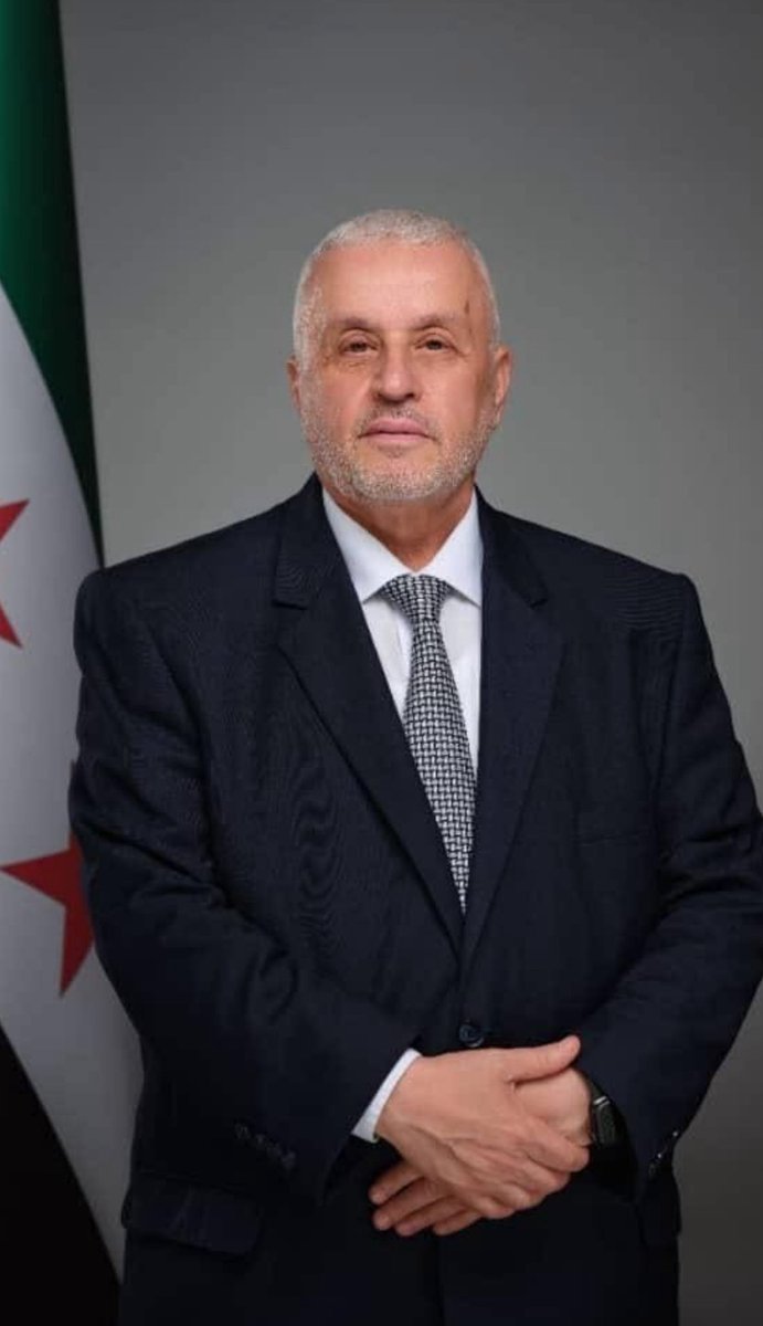 saiedibnnasser's tweet photo. 🔴 هل وزير الأوقاف السوري على خطى الوزير السعودي عبداللطيف شيخ ؟

وزير الأوقاف السوري، محمد أبو الخير شكري، تحدث للإعلام فأخبرهم بأنّ من أهداف زيارته للسعودية "أن نستفيد من خبرة المملكة في ضبط الخطاب الديني"، وأنّ "المملكة رائدة في هذا المجال" !!

وللتوضيح فإن ريادة السعودية في مجال "ضبط الخطاب الديني" حسب قول الوزير تتمثل في :

-  اعتقال عشرات العلماء والدعاة الإصلاحيين
-  تقييد جهود هيئة الأمر بالمعروف والنهي عن المنكر تقييداً أشبه بالإلغاء التام

-  إنشأ هيئة الأمر بالمنكر والنهي عن المعروف "هيئة الترفيه"، التي فتحت الباب للفساد والإفساد، وتمتعها بالحصانة من أي نقد أو اعتراض.مع تميزها عن وزارات ومؤسسات الدولة بأن لها ميزانية مفتوحة، لتنفق بسرفٍ على الحفلات الموسيقية المختلطة، ولتستورد الساقطين والساقطات من مطربين ولاهين وراقصين لينشروا التفاهة والفسق والفجور في بلاد الحرمين.
عبر مئات الفعاليات والمهرجانات السخيفة والمنحطة مثل مهرجان الكلاب..و حفلات الكلبات الشاتمات لله تعالى ورسله 

-إنشاء مركز اعتلال الترامبي المسمى زورا "اعتدال،" الموجّه خصيصاً لمواجهة الخطاب الشرعي العلمي والدعوي، بدعوى مقاومة التطرف والإرهاب، وفق المعايير الترامبية والليكودية
-تغيير المناهج الدراسية لتتطابق مع مطالب الآيباك وراند ومنظمات مقاومة اللاسامية 
- تحويل رابطة العالم الإسلامي إلى مكتب علاقات عامة مع الأديان الوثنية والكتابية، ومنظمات ��شخصيات تتبنى الاسلامفوبيا، إضافة إلى الشراكة مع بلير لتخريج مائة الف شاب مسلم بمعايير توني بلير
- تحويل وزارة الشؤون الإسلامية إلى إدارة أمنية لمراقبة ومحاصرة المساجد والخطباء ومكبرات الصوت ووضع رقم بلاغ موحّد ضد الأئمة والخطباء وتحريض عموم الناس للتبليغ عنهم.. وكأنهم مجرمين 
-تهميش العلماء الرسميين إلا لدواعي الدعاية للأمير ، أو إصدار بيانات وفتاوى تخدم خطته الاجتثاثية
- تهميش دعوة الشيخ محمد بن عبدالوهاب والتلاعب بالتاريخ لإثبات أنه كان مجرد موظف عند ابن سعود (هذا قد يناسب اختيارات الوزير العقدية ) 
-ملاحقة الدعاة والعلماء في الخارج وشيطنتهم ورميهم با��إرهاب والانحراف، مثل التبليغ والإخوان واتحاد علماء المسلمين 
- رعاية الخطاب العلماني الإلحادي، والاهتمام برموزه مثل أدونيس والقمني والسعدا��ي 

والأمثلة كثيرة 
 ففي أيٍ مما سبق  أعجب الوزير السوري ؟

وهل تصريحه في الاستفادة من خبرة المملكة في ضبط الخطاب الديني-حسب قوله- نتاج قناعة شخصية أو هو مشترك مع زملائه الوزراء أو من هو أعلى منهم ؟