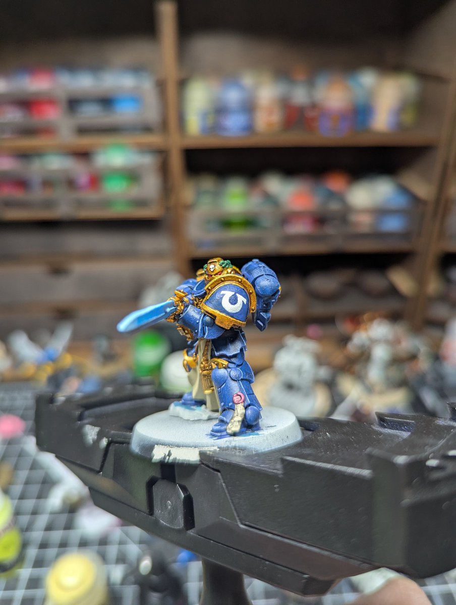 Comet142's tweet photo. This is my first time painting an Ultramarine. I think it went pretty well a specially because I tried free handing the symbol for the first time😂
#warhammer40k #WarhammerCommunity #warhammer #citadel #Proacryl
#monumenthobbies https://t.co/Zkqsrxl1to