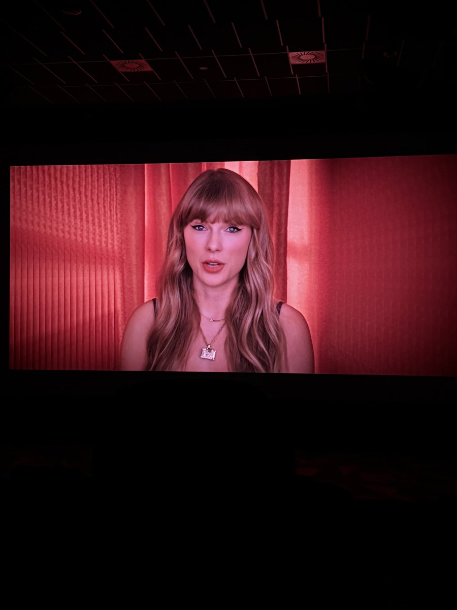 the life of a showgirl in cinema 💋💋