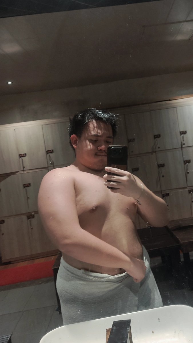 Cubby_Chrls's tweet image. My arm looks huge here 💪🏻