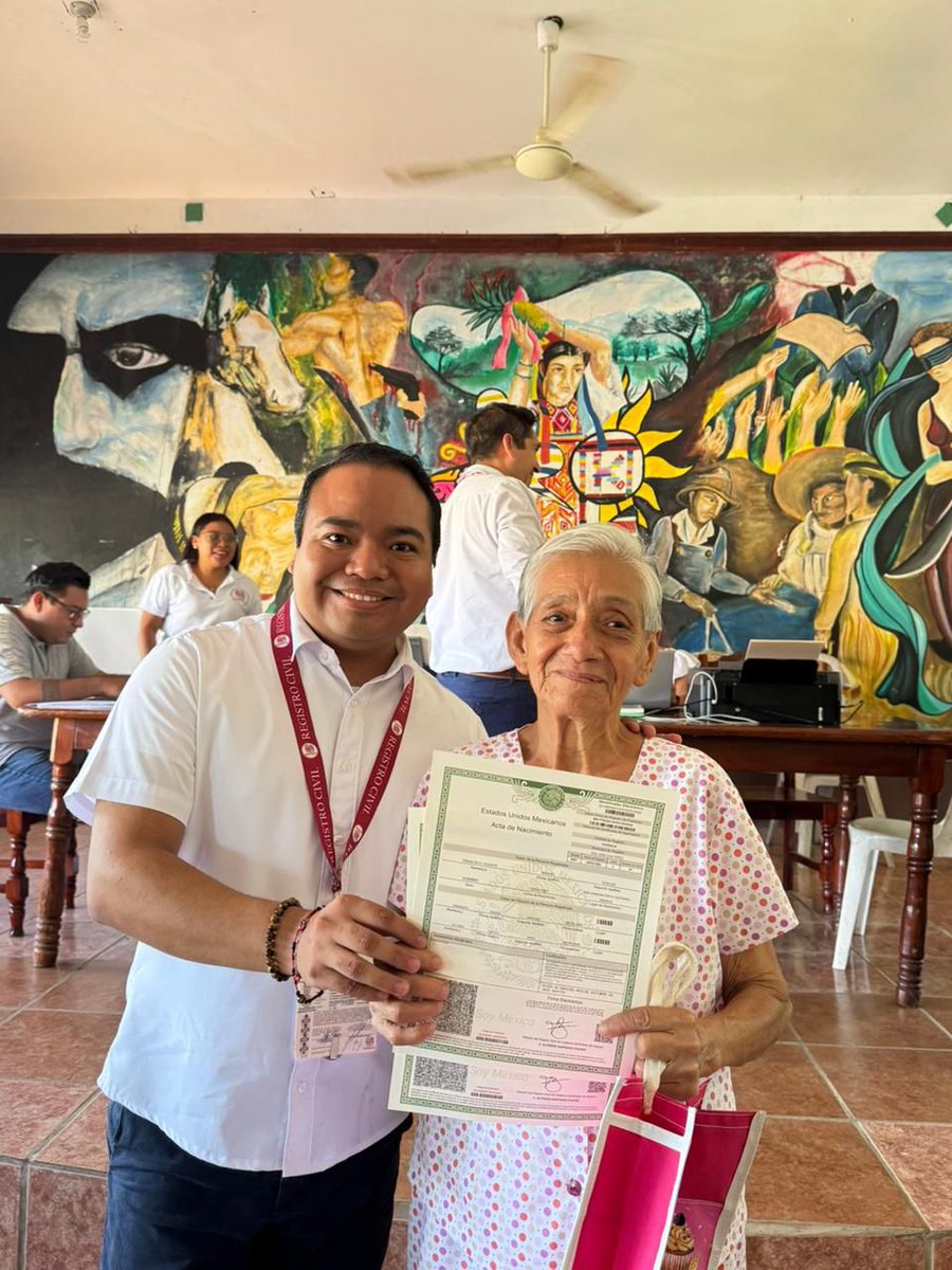 RegCivil_GobOax's tweet photo. La #PrimaveraOaxaqueñaFlorece 🌸 con identidad y cercanía para todas y todos.

El @GobOax, a través de la @ConsejeriaOax y el @RegCivil_GobOax, llevó servicios gratuitos a familias de San José Chiltepec, garantizando el derecho a la identidad. 💚

#RegistroCivilCercaDeTi https://t.co/RoiKI2tHDx