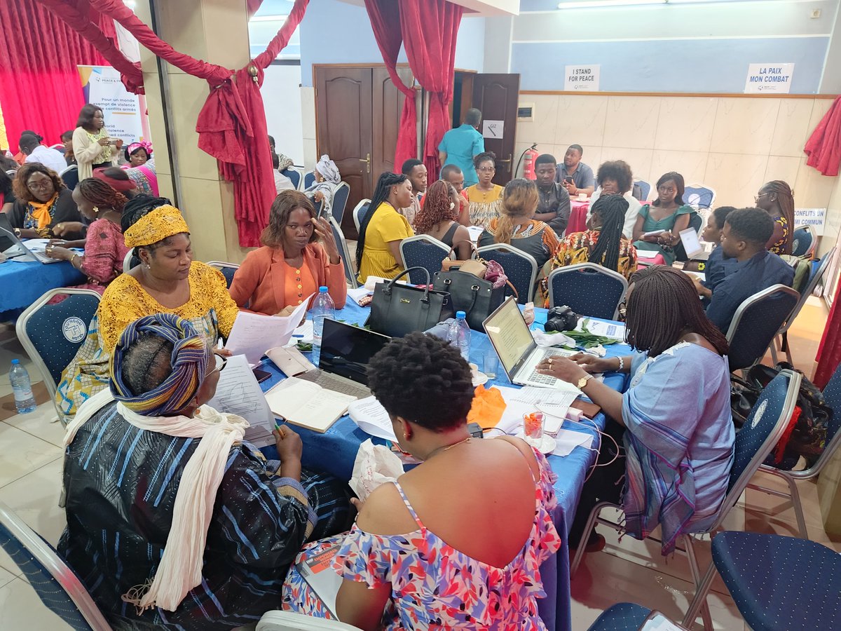 alvfouest's tweet photo. Le 03 Octobre à Yaoundé, s'est tenu via le projet REVIMAS, un atelier de validation du manifeste des femmes et jeunes pour la paix et la cohésion sociale au Cameroun. 
Ce travail organisé par WILPF Cameroun, qui propose un Manifeste se joint à celui déjà entamé avec deux https://t.co/nv21aA9szG