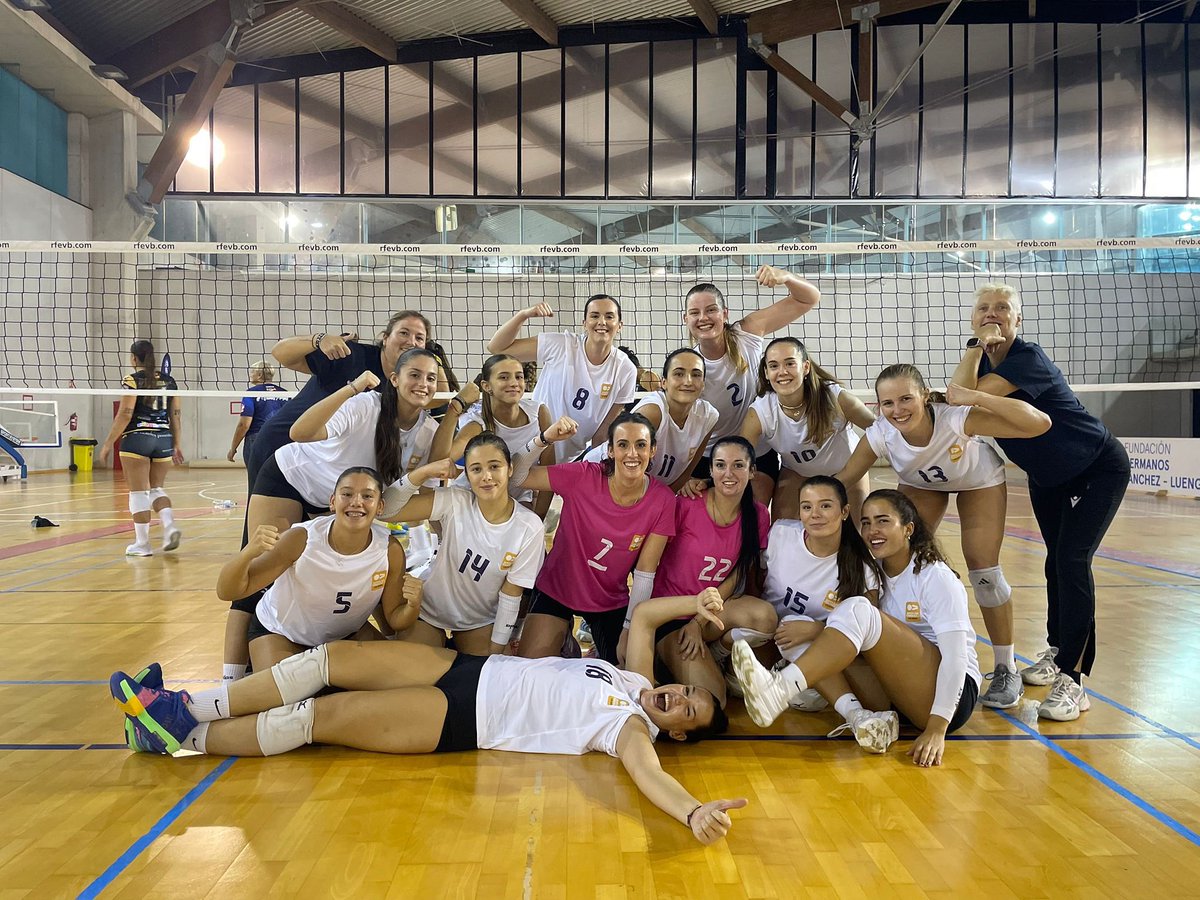 Nada puede con este EQUIPAZO 💙

Victoria en el debut frente a Playas de Benidorm en un partido de infarto (3-2) 🔝

Empezamos sumando y rodeados de nuestra afición, que nos arropó en la vuelta al Palacio de los Deportes 🙌🏼

#juegaencasa #algarbien #voleibol #SF2