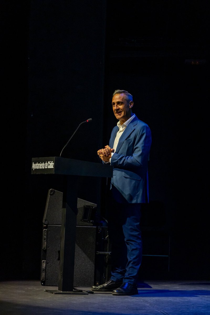 soychema's tweet photo. Una noche para el recuerdo presentando la Gala de Clausura del Festival de cine documental @Alcances_Cadiz https://t.co/5jsdR5qNU8