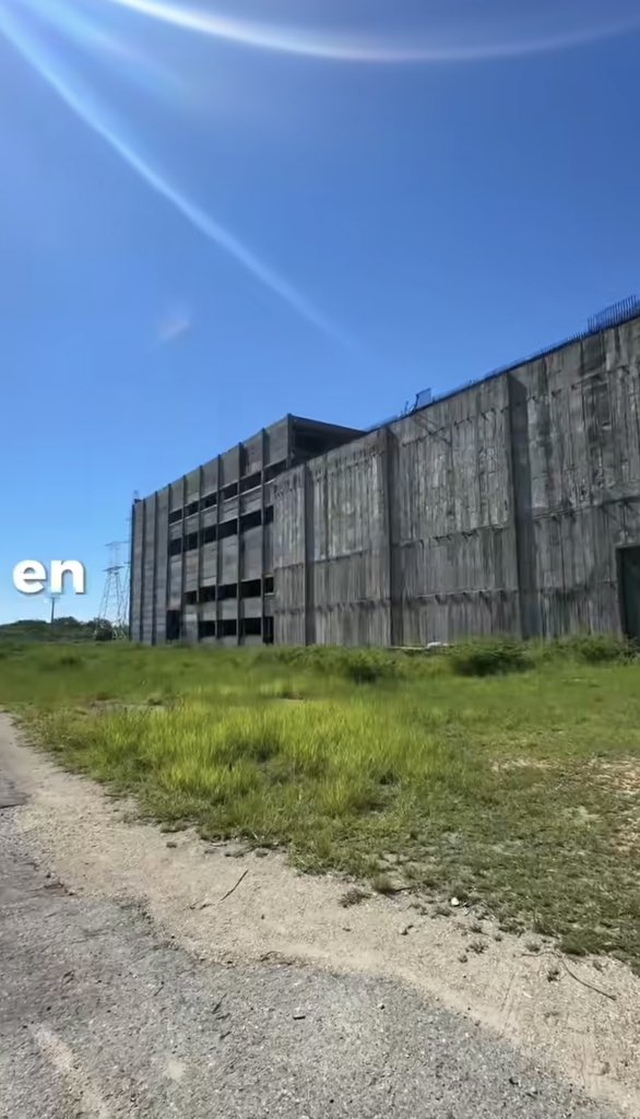 LesterPro_'s tweet photo. Esta es la Central Termonuclear de Juraguá, Cuba. O bueno lo que casi fue https://t.co/Hriq5w0mot