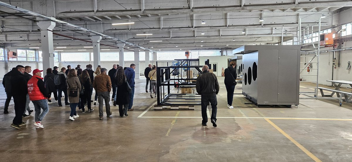 AdamZachoval2's tweet photo. Nowa hala produkcyjna o powierzchni 3500 m². Co dwie godziny będzie produkowana jedna pralka, w pełnym cyklu produkcyjnym, w systemie 3 zmianowym. Dołącz do grona darczyńców i otrzymaj rentę do 4% miesięcznie od pralni.
https://t.co/jmq8RlEHYW https://t.co/1VjEadQmB6