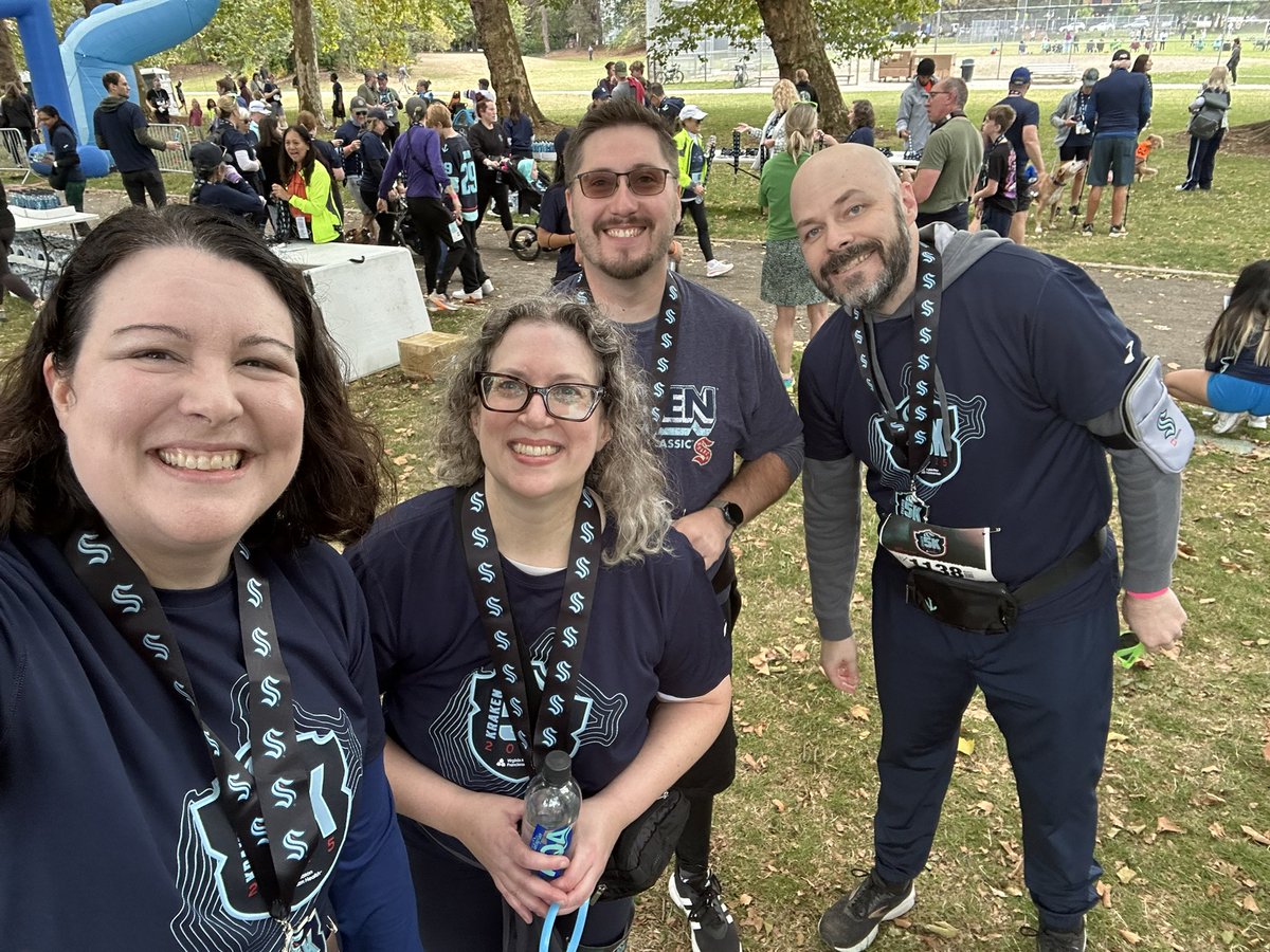 Kraken 5k: ~$35
Enjoying the company of your fellow Power Walkers: ✨️Priceless✨️

Ran into <a href="/NordyJenn/">Nordy 💁🏻‍♀️</a> at the finish line, too!

(Still 0-2 at getting a pic with <a href="/SEAbuoy/">Buoy</a> tho 🤷‍♀️)