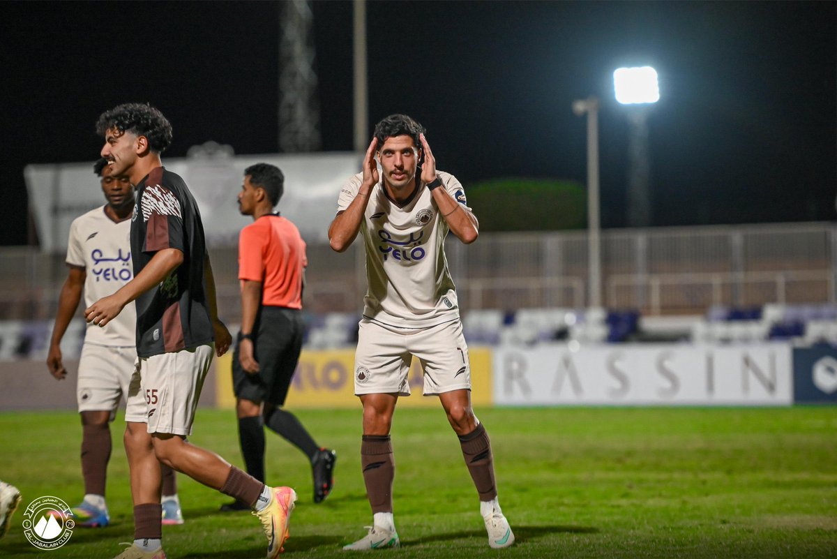 مذهل
مذهل
مذهل

الجبلين كسب لاعب كبييير البرتغالي جواو نوفايس احذ افضل صفقات الجبلين هذا الموسم 

هداف الجبلين لحد الان

لعب 4 مباريات
سجل 5 اهداف

منزمان ماشاهدنا لاعب مثل جودة جواو نوفايس

ماشاء الله تبارك الله 🤎👏🏻
#الجبلين