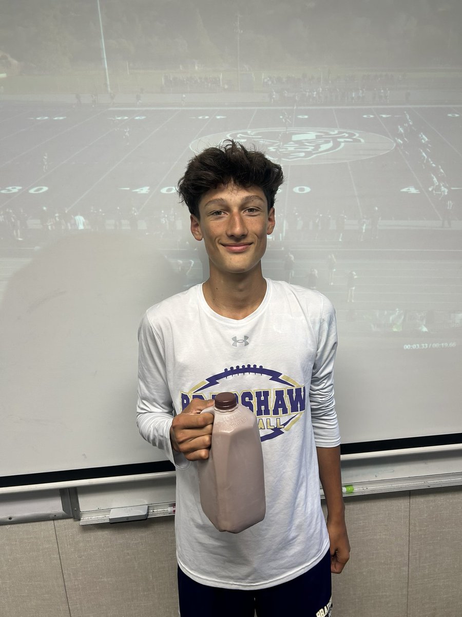 Sophomore QB Reece DeLeon was slinging it last night and was our JV player of the game. JV dropped a tuff one to a good Amador team 34-36. Reece played great leading the offensive. Congrats Reece.