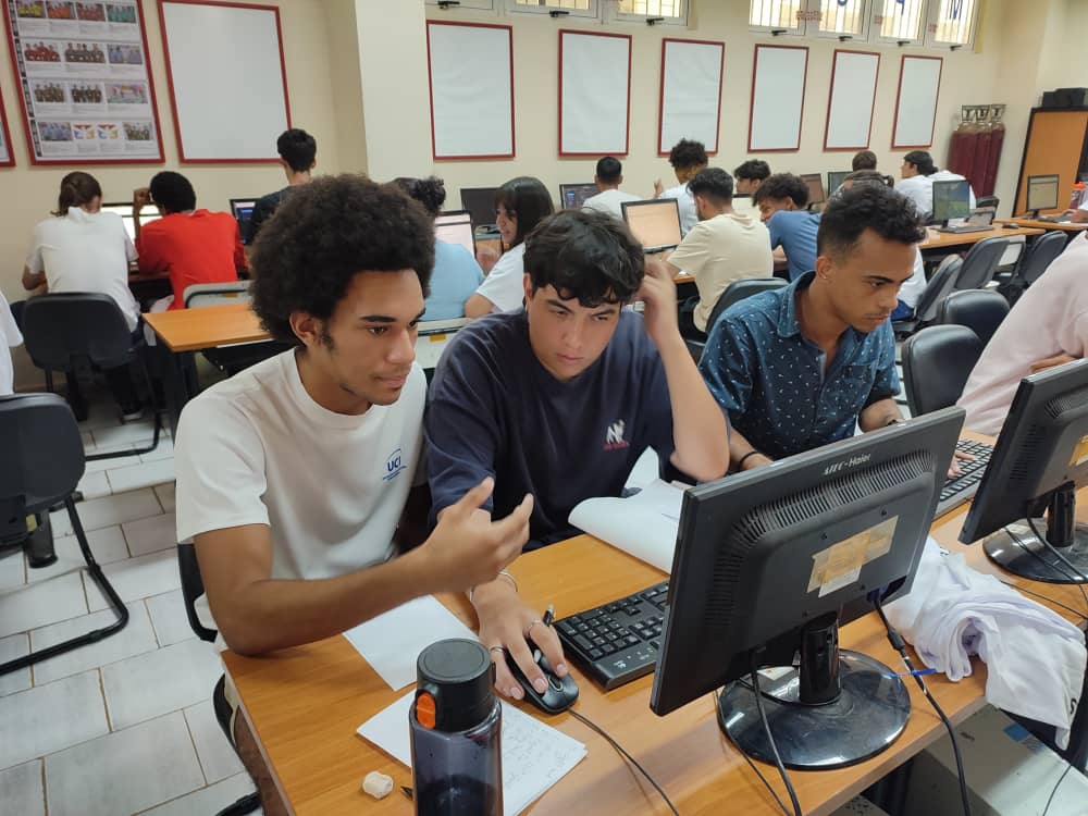 aylincita86's tweet photo. #Hoy 7 equipos de la Facultad de Tecnologías Libres participan en la @universidad_uci en la eliminatoria de la Final Caribeña del Concurso Internacional Universitario de Programación #ICPC2025
#SomosUCI #Cuba
@YanioHdez @raydelmp @gejimenez84 https://t.co/Lh0ja6H9eq