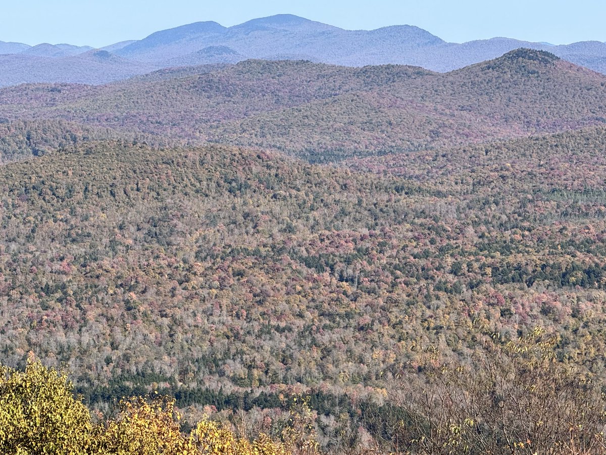 TommyHornWX1's tweet photo. Eastern Adirondacks Vs Western Adirondacks taken this weekend! Still some good color on the eastern slopes. https://t.co/zmLA0Ksdyd