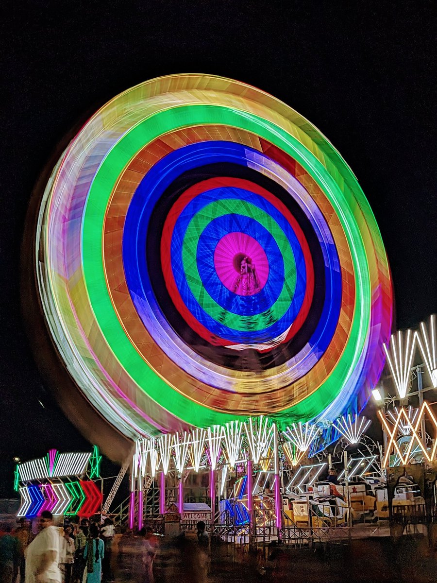 ankitajain2508's tweet image. &apos;Life’s better with a little spin&apos; 🎡💖 

Shot on @Google Pixel 10

@GoogleIndia @GooglePixel_US
#mobilephotography #GooglePixel10  #pixel10 #longexposure_shots #ferriswheel