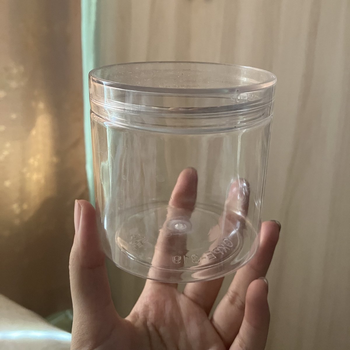 แวะมารีวิวน้ำพริกกากหมูค่ะ บอกรสชาติไม่ถูกเลยเพราะได้กระปุกเปล่ามาอะ งงมากของข้างในหายไปไหน 😔 /ลูบท้อง