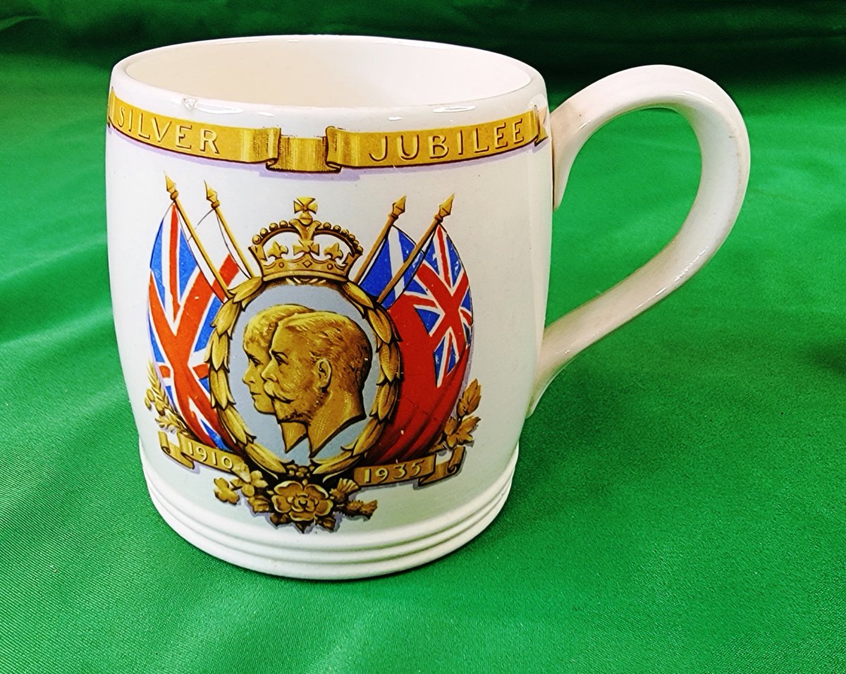 SmittyD9199's tweet image. Check out Antique Commemorative 1935 Tea Cup Silver Jubilee King George Queen Mary Johnson ebay.us/m/F9prk5 #eBay via @eBay