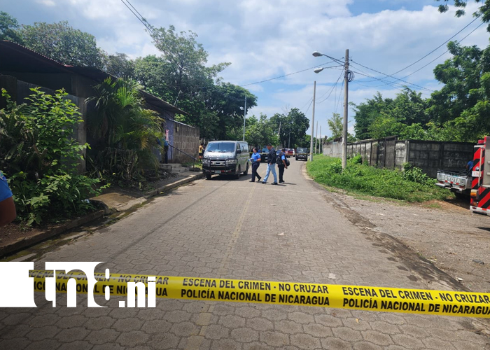 canaltn8's tweet photo. #AHORA| Una muerte misteriosa estremeció a los habitantes del barrio San José, en Mateares, luego de que un trabajador de la empresa privada de Seguridad presuntamente sufriera un accidente con su arma reglamentaria, provocando su fallecimiento.

#Nicaragua #Managua https://t.co/BTZ444LYT1