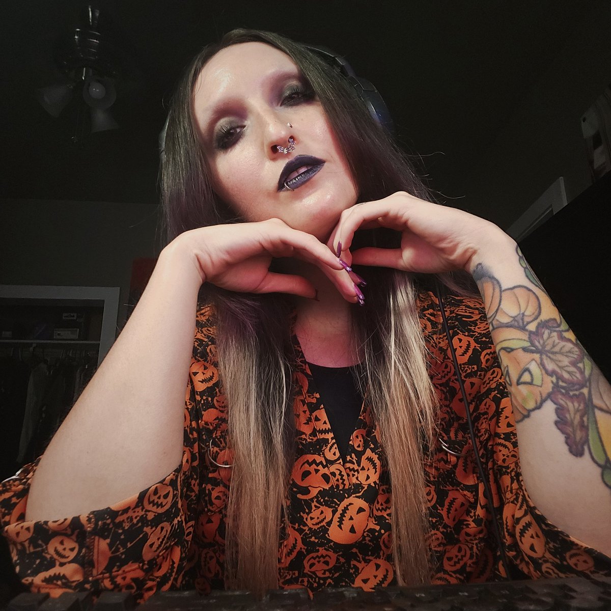 Only hot ppl allowed in my stream so if you show up, it means you're smokin HOT🔥 
Live now on Twitch! Open lobbies or should we do solo queue?! Come vibe🔥
twitch @ daniblizzard