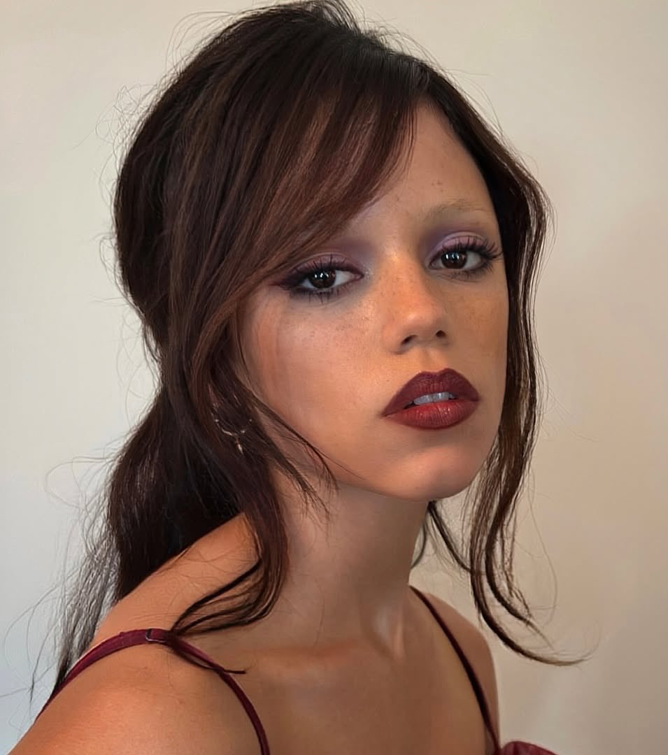 Jenna Ortega stuns in new picture.