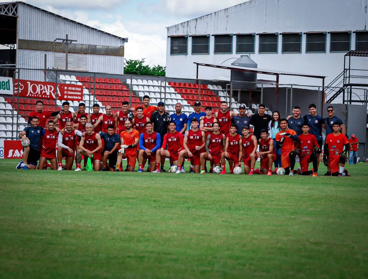 TigoSportsPY's tweet photo. El 2026 será la temporada número 34 de San Lorenzo en Primera División, divididas en nueve periodos.
•1950 al 1952
•1954 al 1955
•1961 al 1969
•1985 al 1986
•1988 al 1992
•1995 al 2003
•2015
•2019 al 2020
•2026...

📊De los 58 equipos que disputaron al menos en una oportunidad la máxima categoría, el Rayadito igualará a Atlántida en el décimo lugar como los equipos con más presencias.

🎙️Info: @cmiranda94
