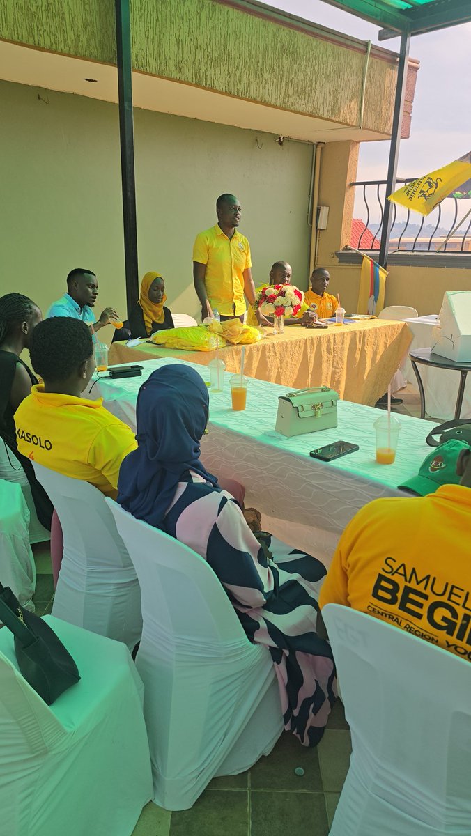 NrmBuganda's tweet image. NRM Youth League leaders met with NRM Youth Councillor flag bearers from Buganda Region to strategize on mobilizing support for President Museveni and securing an 80% victory in the 2026 elections.

The councillors requested direct involvement in the mobilization efforts.
