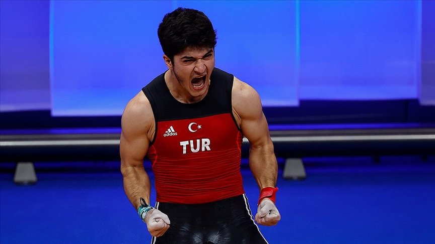 artikguclu's tweet photo. Milli sporcumuz Muhammed Furkan Özbek, Dünya Halter Şampiyonası’nda toplamda 324 kg ile Dünya Rekoru kırarak şampiyon oldu! 🇹🇷🇹🇷 https://t.co/GBeKAqiNfE