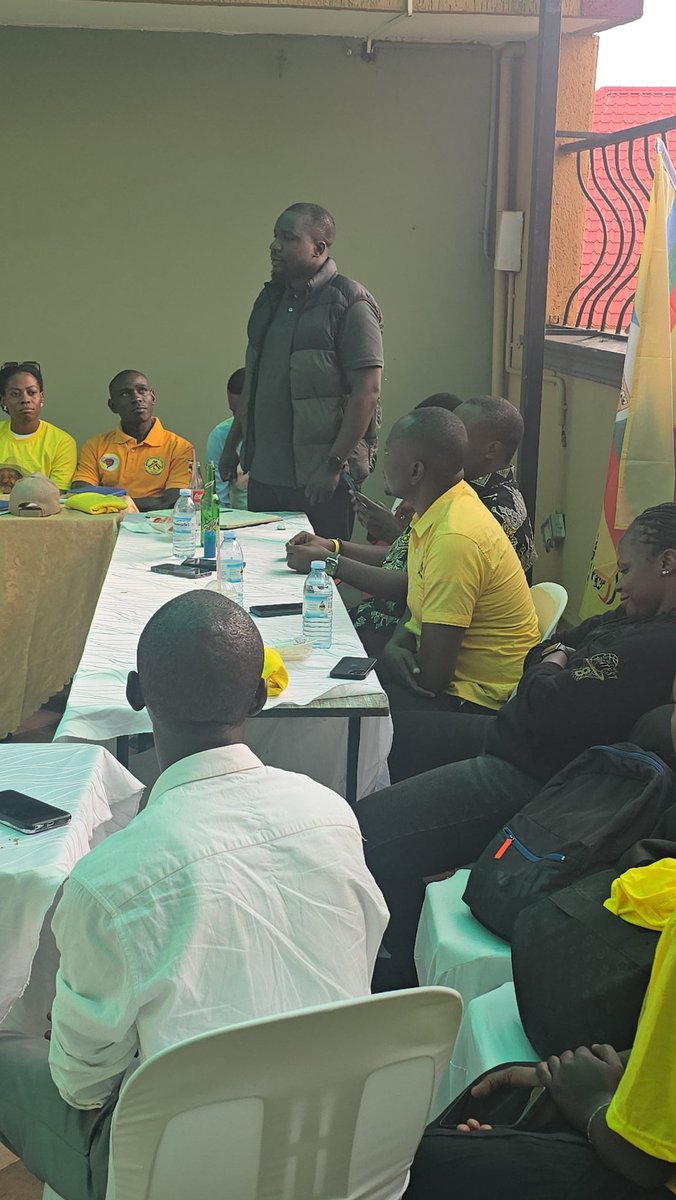 NrmBuganda's tweet image. NRM Youth League leaders met with NRM Youth Councillor flag bearers from Buganda Region to strategize on mobilizing support for President Museveni and securing an 80% victory in the 2026 elections.

The councillors requested direct involvement in the mobilization efforts.