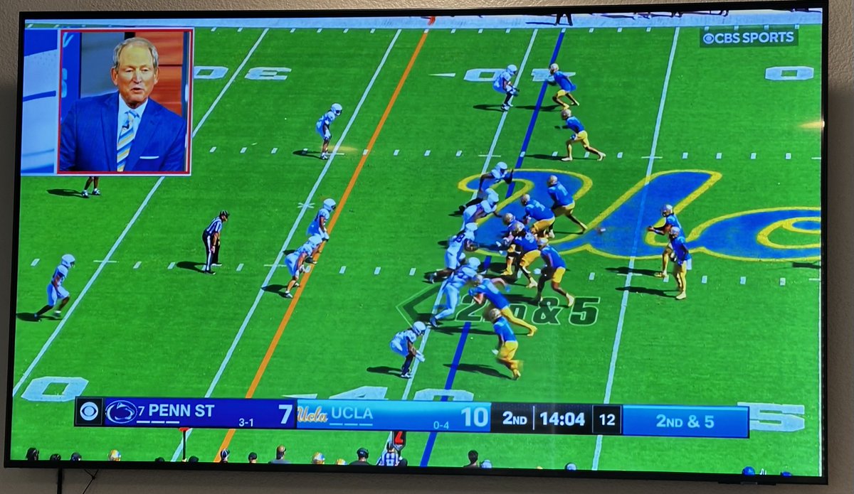 MrTPSM's tweet image. Beginning to think this game is rigged, lol.
Donโt tell me Jerry was made play caller so that CBS could have his dad do Picture in Picture analysisโฆ