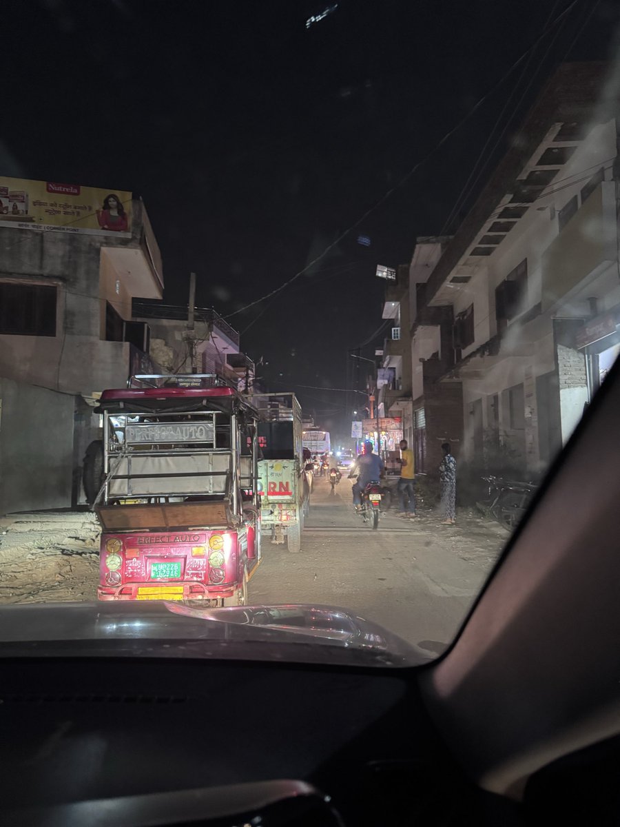 vcksingh789's tweet photo. The road from Sri Ram Chawk to Agapur   Village has become a daily traffic mess evryone stuck for 15+ min. every time! 
Shops &amp; houses have encroached on the road, ramps block space.
Rqstng urgnt action frm @DmRampur sir  to clear the encroachments and restore smooth traffic🙏🏻 https://t.co/fBFMnH6Ujz